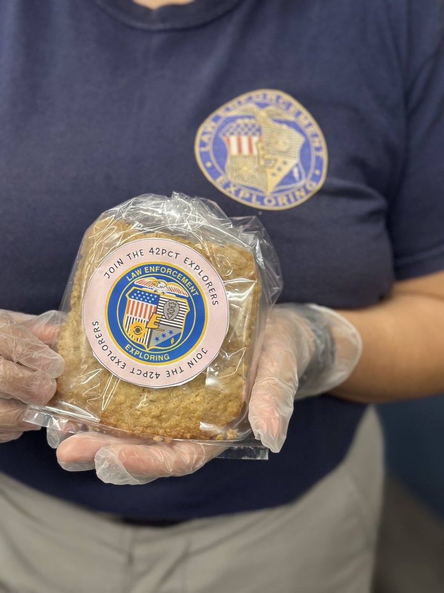 NYPD42Pct's tweet image. Today’s bake sale 🧁🍩🍰 was a success! We want to thank all the Officers and community members who supported post 2042.

Did we mention that most of these delicious desserts were made by our post advisors and explorers 🤭

Great job post 👏🏽

#nypdexplorers