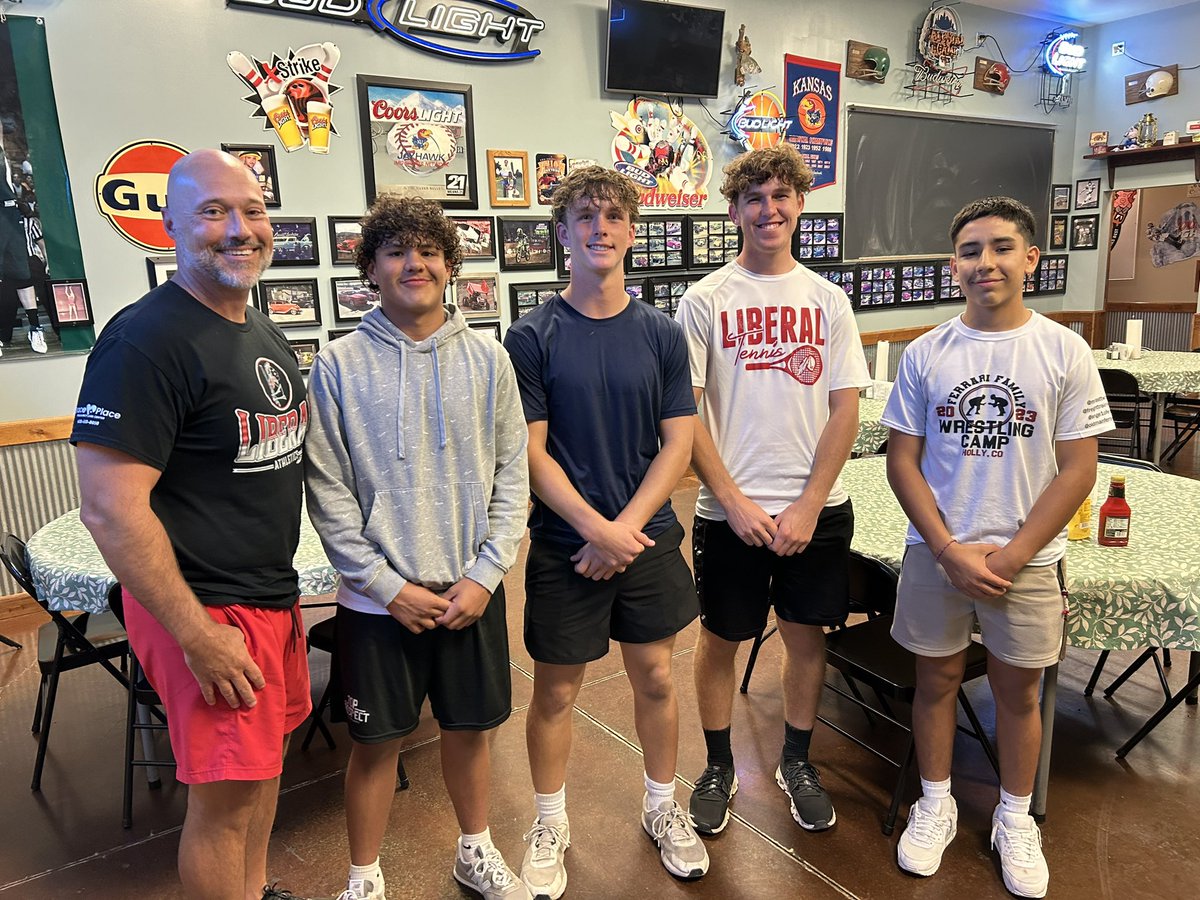sportsguybrock's tweet photo. Madden Oil Rowdy Crowd Show at Billy’s with coach Bryan Luetters, Ismael Calderon, Wyatt Mannel, Parker Brown, and Julian Orrantia https://t.co/a16P2KfjGr