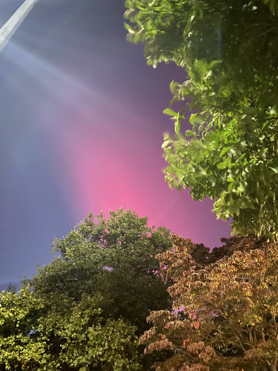 AnnaBauerCarr's tweet photo. #northernlights from Bay Ridge, Brooklyn! ❤️ 
(cc: @JPWeiland 🙂) https://t.co/pEPANwNDm1