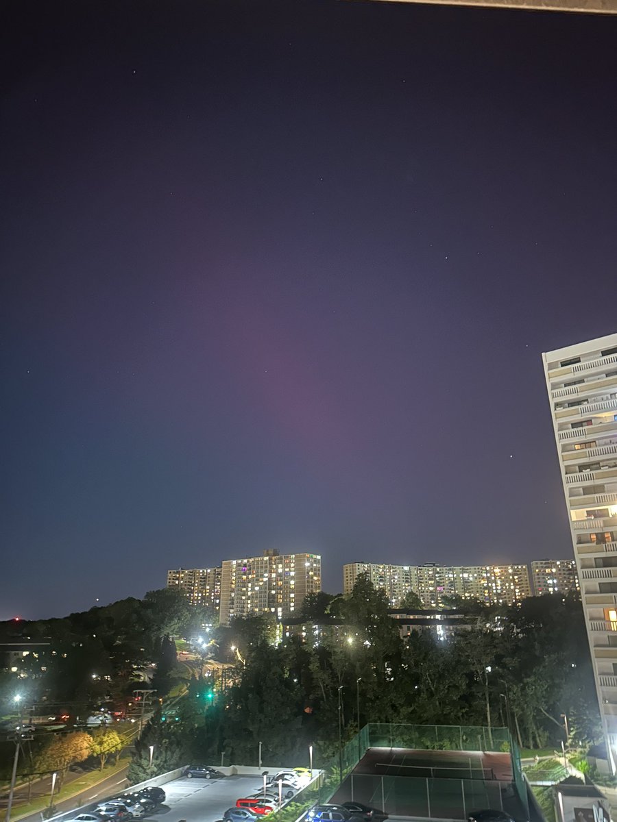 KrisSheldon3's tweet photo. @MinnaAJaffery @capitalweather @PoPville With the light pollution. It’s so crazy and exciting. https://t.co/l0T99vTnEe