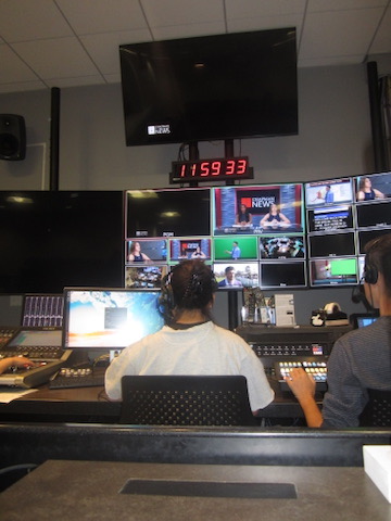 lisa__wong's tweet photo. I directed my first newscast for @ChapmanNews this past Tuesday! So far, this semester has been a blast and a great learning opportunity producing this live newscast with my classmates. I'm directing again this Tuesday @ 1PM PST! Watch it live on YouTube: https://t.co/13aLgfjuAA https://t.co/vhVf9P50gJ
