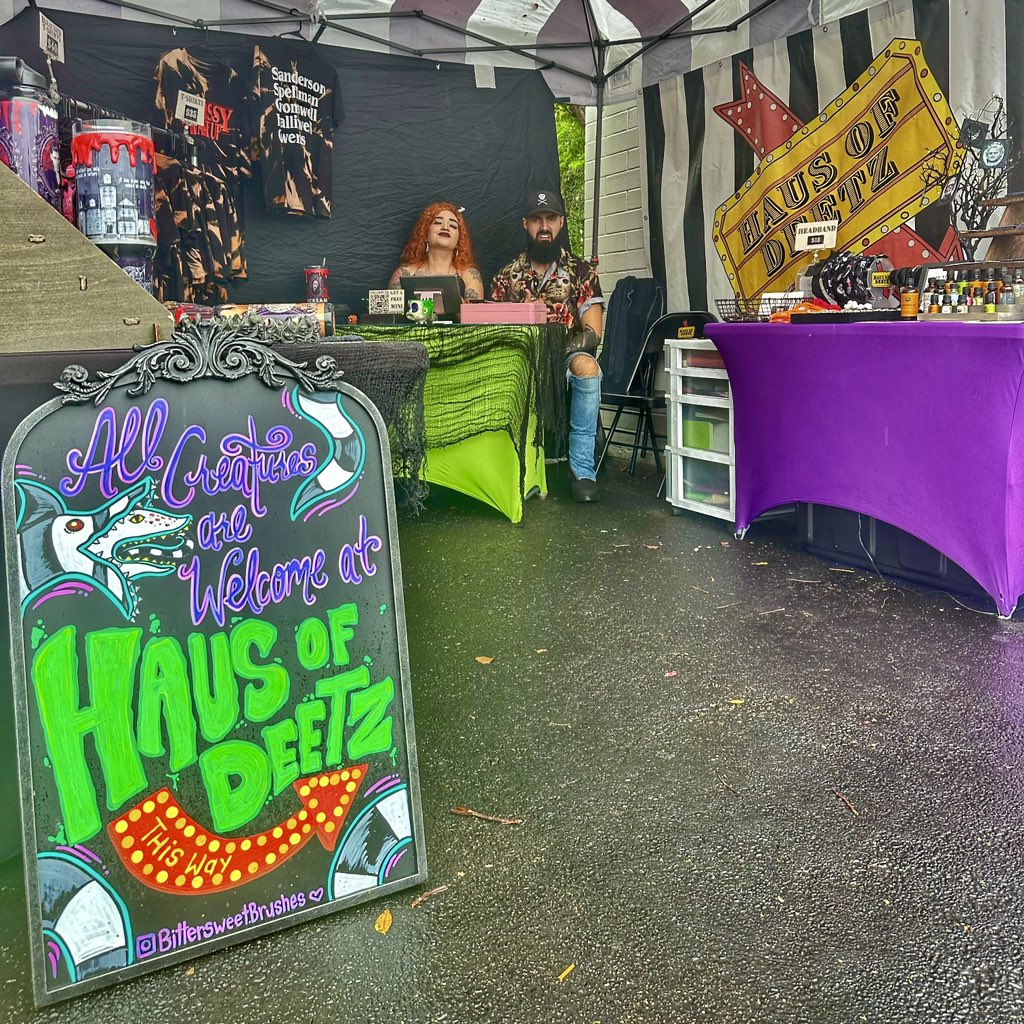 TuckBeck's tweet image. Haus Of Deetz is such a “Scream” especially when they celebrate Halloween! I was so happy to see them at Milk Mart’s Spooky Soirée. 🖤
.
#MilkDistrict #Halloween #MilkMart
#SpookySoiree #DowntownOrlando
#MilkMartOrlando #TheMilkDistrict
#OrlandoFlorida #HausOfDeetz 💚