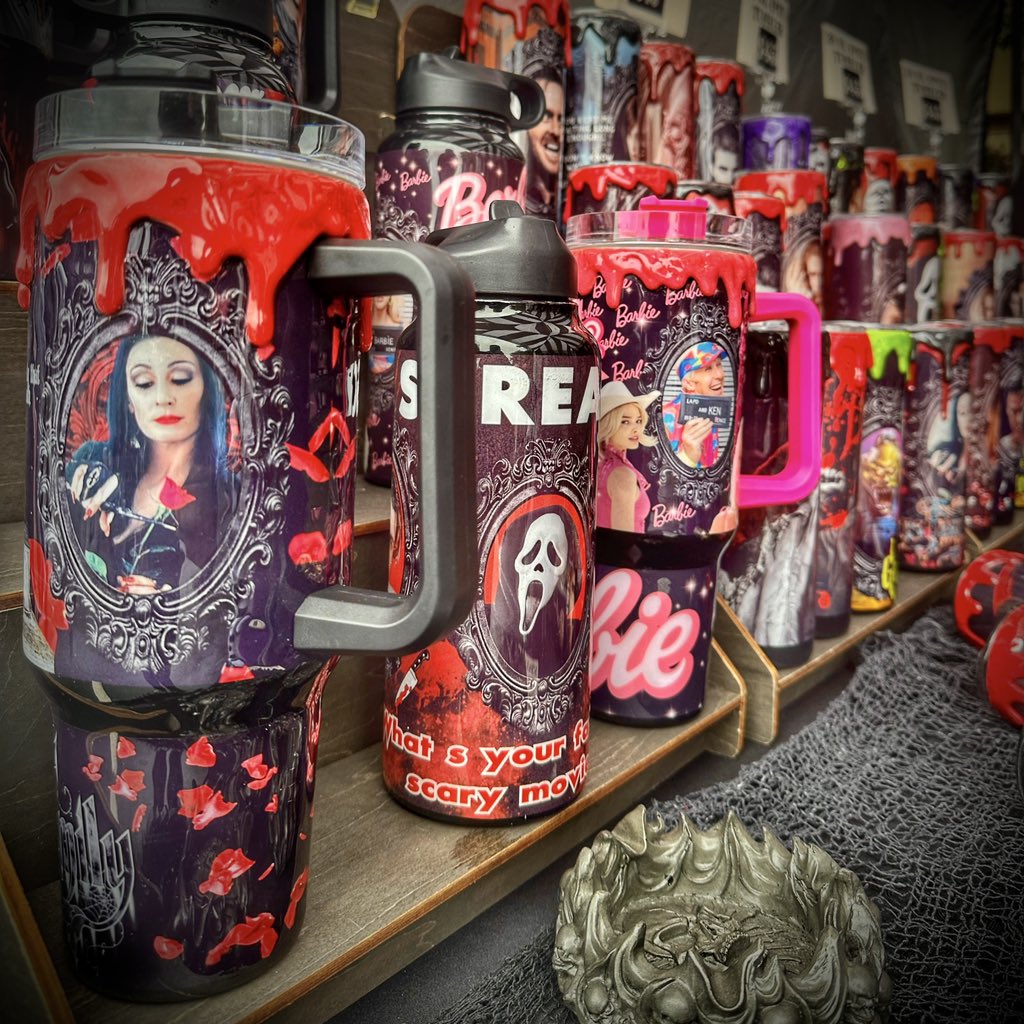 TuckBeck's tweet image. Haus Of Deetz is such a “Scream” especially when they celebrate Halloween! I was so happy to see them at Milk Mart’s Spooky Soirée. 🖤
.
#MilkDistrict #Halloween #MilkMart
#SpookySoiree #DowntownOrlando
#MilkMartOrlando #TheMilkDistrict
#OrlandoFlorida #HausOfDeetz 💚