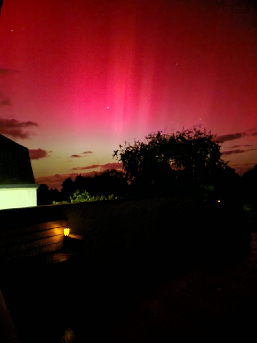 Tonyo_56's tweet image. Mais quelle soirée 😍

Ça me fait quelque chose de les voir comme ça à la maison, en Bretagne ! 

J'en ai vu beaucoup de par mon boulot en Laponie,  d'ailleurs déçu de pas avoir l'appareil 📷,  mais la ça à une saveur particulière  🌠 

#Auroresboreales #Bretagne #Bzh