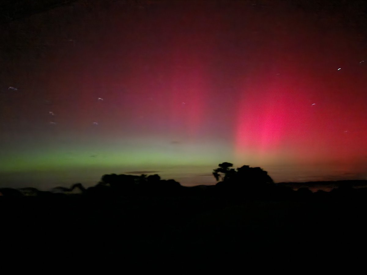 Tonyo_56's tweet image. Mais quelle soirée 😍

Ça me fait quelque chose de les voir comme ça à la maison, en Bretagne ! 

J'en ai vu beaucoup de par mon boulot en Laponie,  d'ailleurs déçu de pas avoir l'appareil 📷,  mais la ça à une saveur particulière  🌠 

#Auroresboreales #Bretagne #Bzh