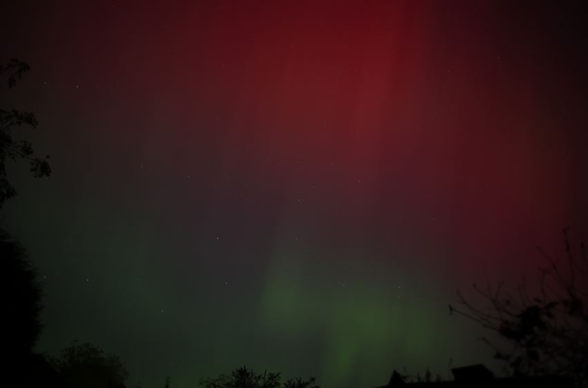 AliC132's tweet photo. Really intensified, colours and banding really clear #northernlights #aurora #Auroraborealis @ProfBrianCox @chrislintott @BBCStargazing https://t.co/8FYy6E5Bla