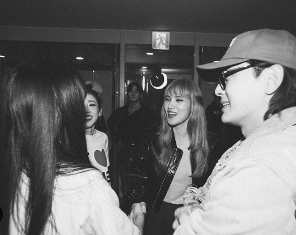 2NE1Achievement's tweet photo. Park Bom reuniting with her vocal mother Gummy. https://t.co/vc7VC32nfm