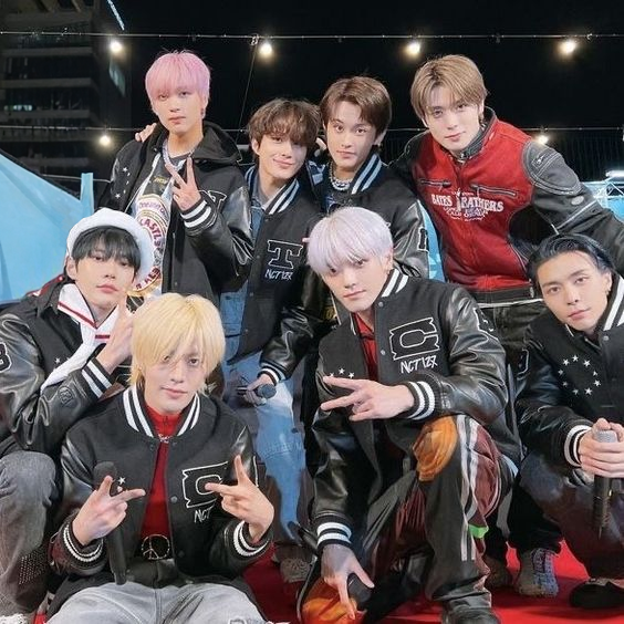 markleefeed tweet picture