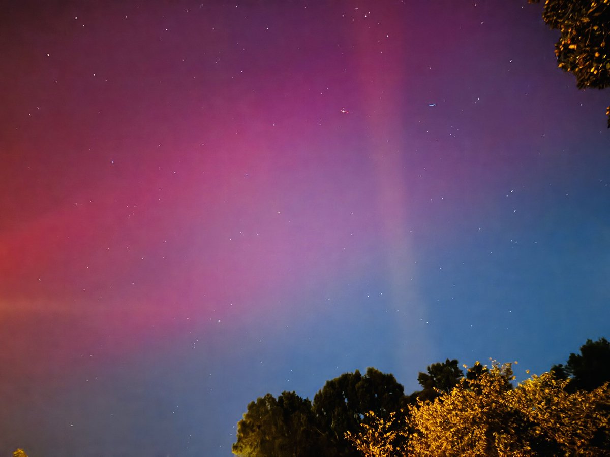lindalou07's tweet photo. #northernlights in Southern Maryland!  Amazing! https://t.co/CYH0SNFXU5
