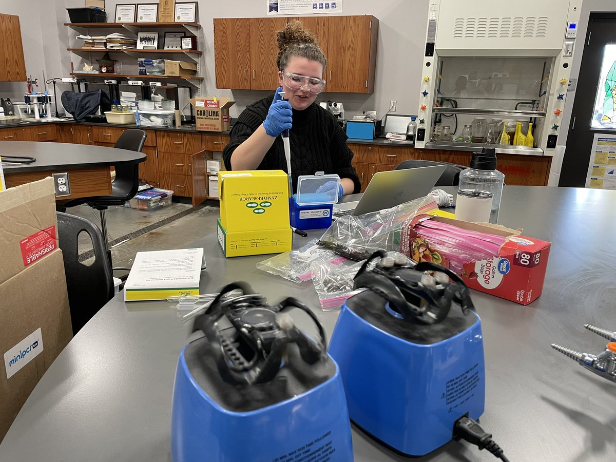 SandersGISA's tweet image. Student projects were happening all day in the HS @GIAcademy…here is a quick peak into a few going on Bioresearch Lab!