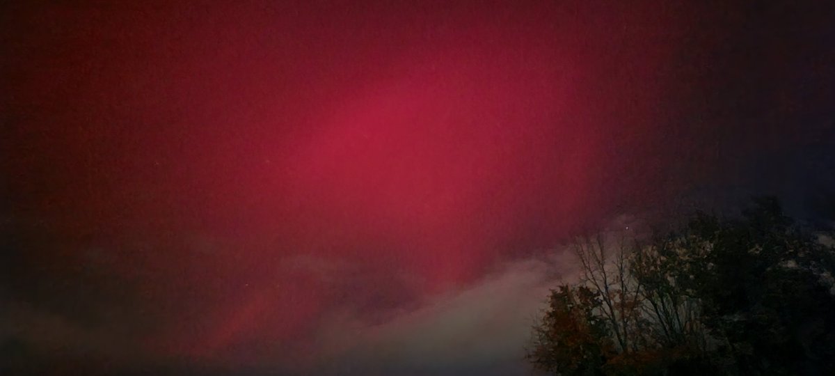 GSn04401's tweet image. The #adventureday continued this evening as Jill and I sat outside and watched the spectacle of auroras that were overbearing to the naked eye. 

We are truly STAGGERED. Never thought we'd see anything like that in our LIVES. 😳 #getoutside #respectthesun #mainethings