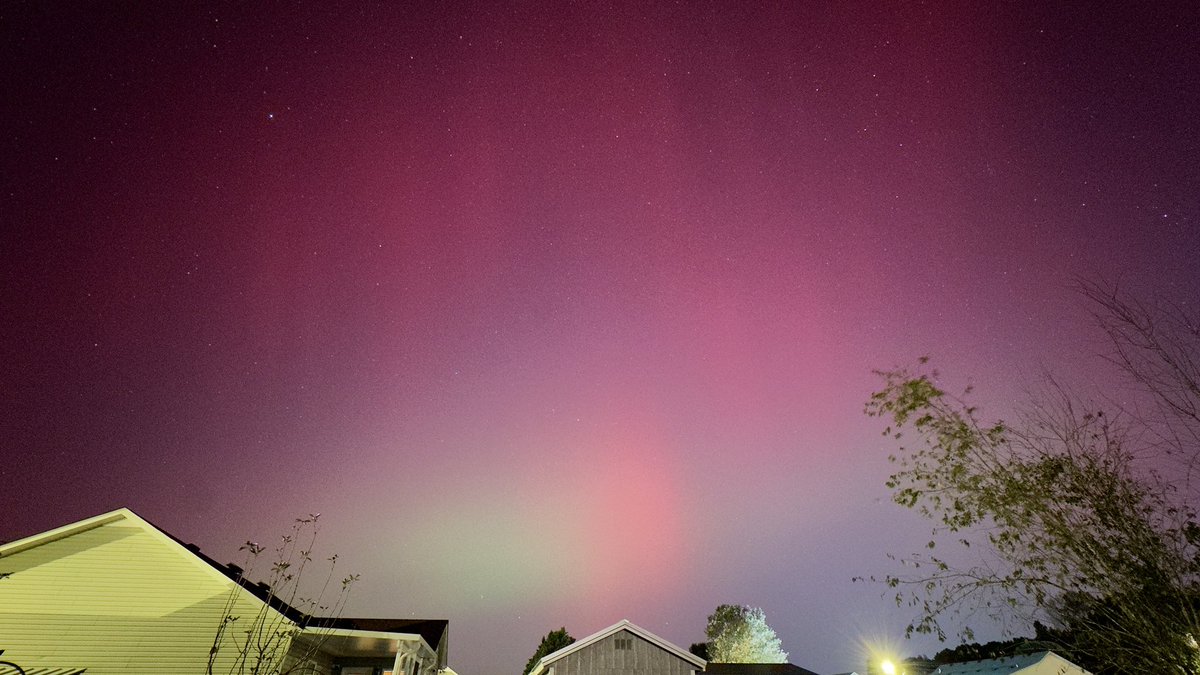 sonbeam252's tweet photo. What a light show tonight with the aurora borealis!  Tullahoma, TN @DanielleBreezy https://t.co/1bAa3eTUSN