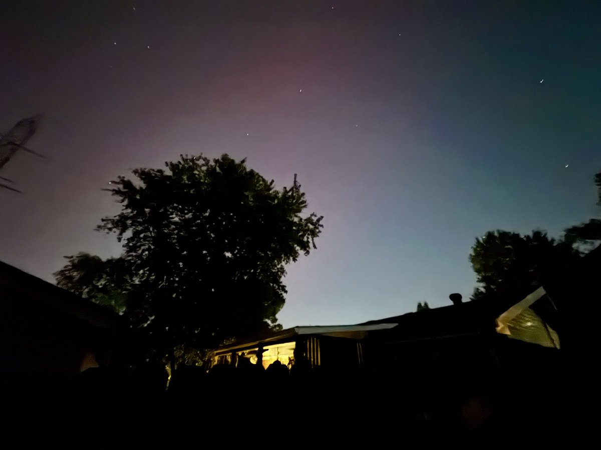 kjchambers's tweet photo. I can’t believe I get to see the #Aurorborealis again-in Nashville! 😍 https://t.co/1d9kuLCnHA
