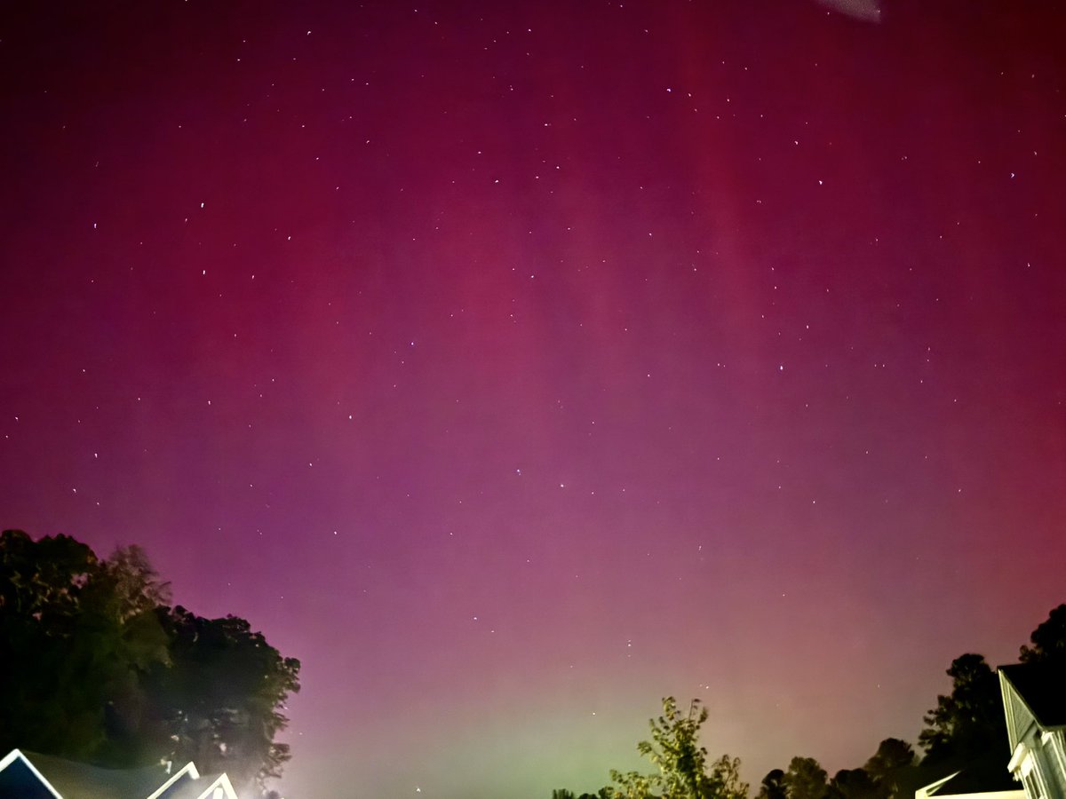 YOUNGTY's tweet image. Absolutely beautiful display tonight of the northern lights from Trussville , AL @WBRCnews @WBRCweather @weswyattweather @LaurenLinahan @megtomwx @mattdanielwx @toniatalkss @NWSBirmingham @WeatherNation @foxweather