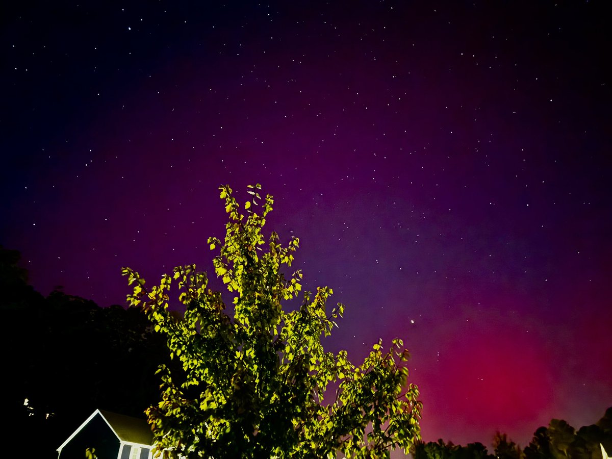 YOUNGTY's tweet image. Absolutely beautiful display tonight of the northern lights from Trussville , AL @WBRCnews @WBRCweather @weswyattweather @LaurenLinahan @megtomwx @mattdanielwx @toniatalkss @NWSBirmingham @WeatherNation @foxweather