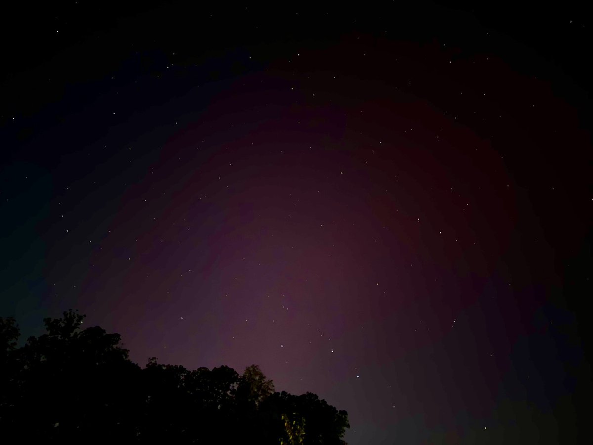 YOUNGTY's tweet image. Absolutely beautiful display tonight of the northern lights from Trussville , AL @WBRCnews @WBRCweather @weswyattweather @LaurenLinahan @megtomwx @mattdanielwx @toniatalkss @NWSBirmingham @WeatherNation @foxweather
