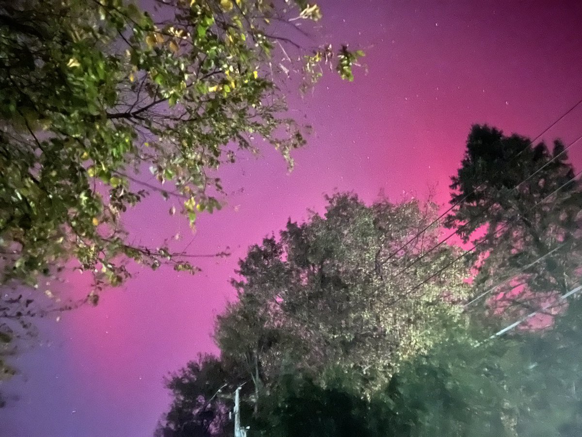 ProudUSRN's tweet photo. In Poconos, Pennsylvania!! So beautiful.  #northernlights https://t.co/R306rXiaG9