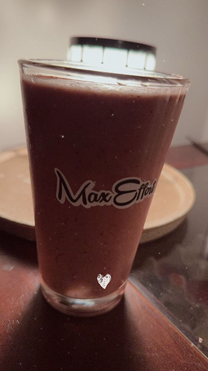 Shellbelz15's tweet image. Stocked up on my favorite @maxeffortmuscle protein powder and made a peanut butter/peaches protein smoothie for my sick new glass! See you next week 💪🏝️ !! #maxeffortmafia