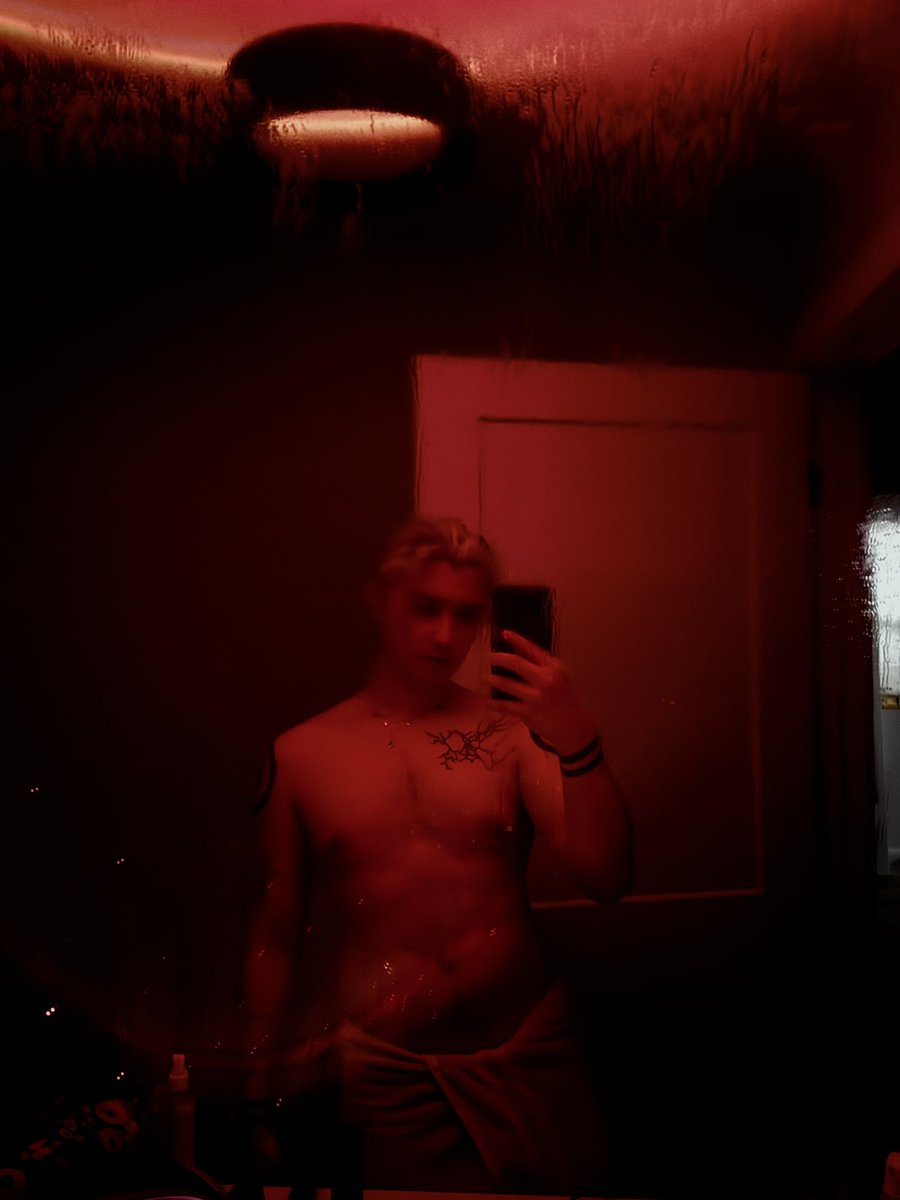 dannyphantomexe's tweet photo. morning shower (at 6 pm) goodmorning :) https://t.co/y86GIkwx8w