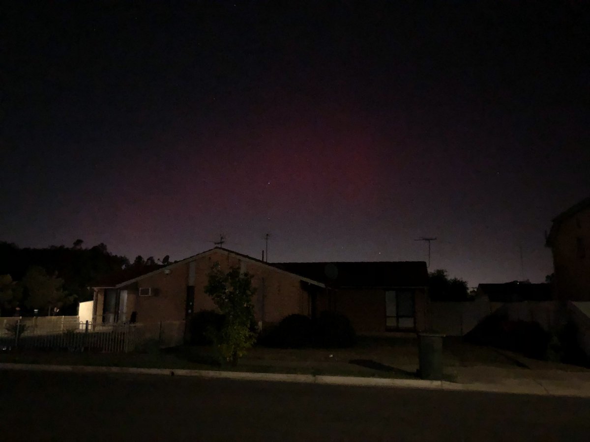 EnthusiastSpace's tweet image. Saw the Aurora in Australia early this morning, unreal to see it so far away from the poles!

I could even see it with my eye as a red cloud!
#Auroraborealis #solarmax #space