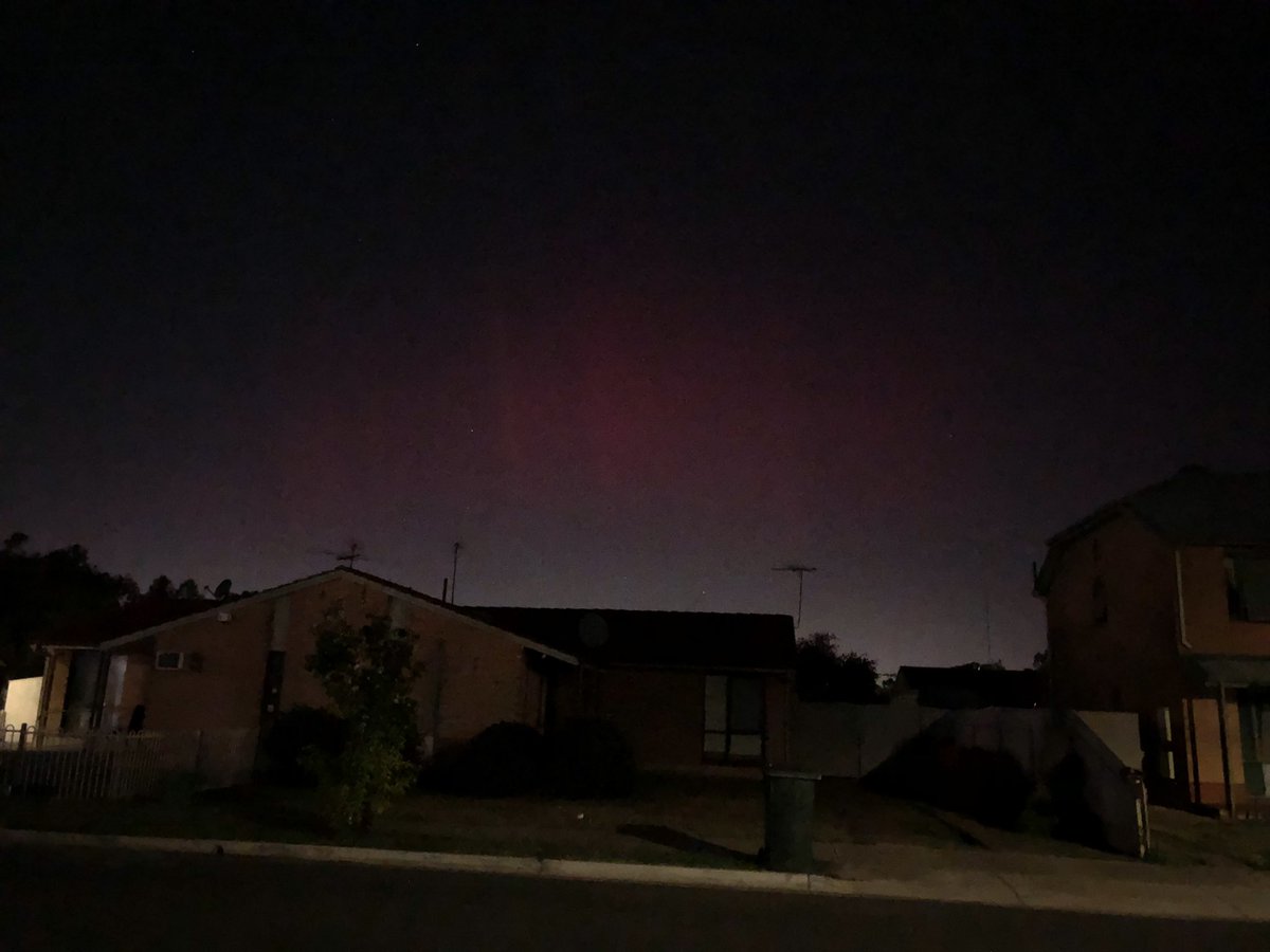 EnthusiastSpace's tweet image. Saw the Aurora in Australia early this morning, unreal to see it so far away from the poles!

I could even see it with my eye as a red cloud!
#Auroraborealis #solarmax #space