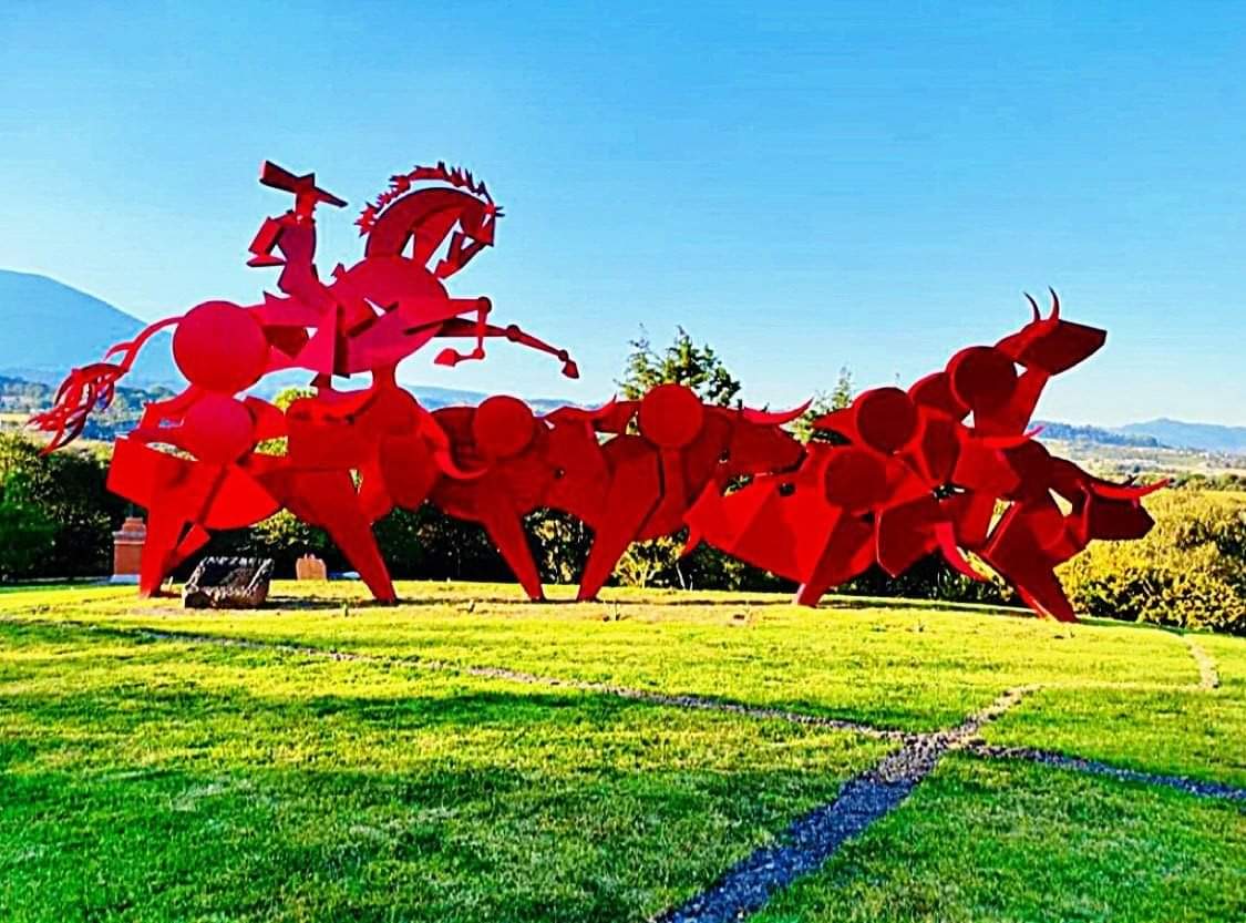 vmpenilla's tweet image. Hermosa #escultura en la #Ganadería de #Caparica.
Obra del maestro Rafael #Sánchez de #Icaza.