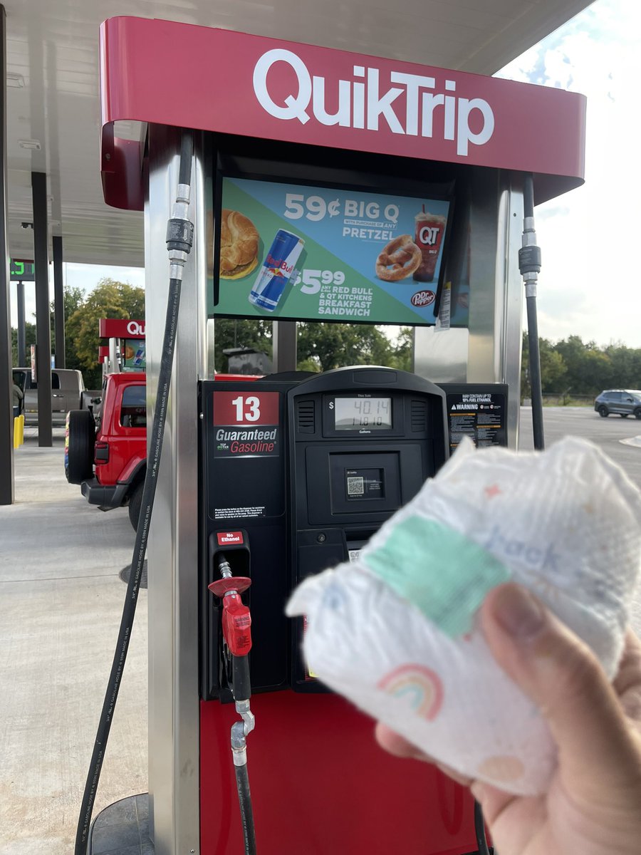 JoshSimpson126's tweet image. Diaper change and gas @QuikTrip @JoshPateCFB Norman➡️Tulsa➡️Dallas #boomer