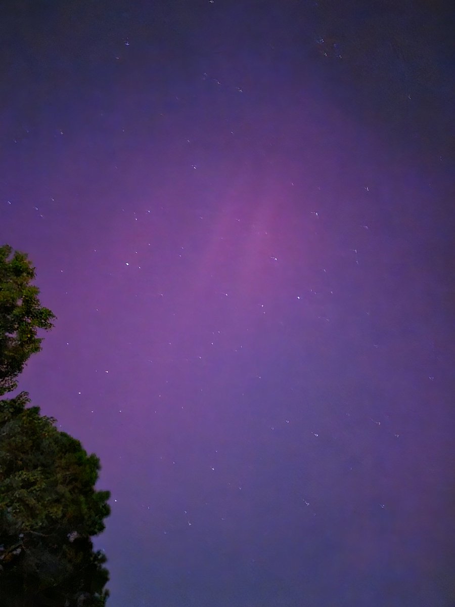 just4jax72's tweet photo. Just watchin' some #Auroraborealis in @AboutChesapeake 
@WAVY_RickyM @_WeatherStove @JeffEdmondsonWX 
@NWSWakefieldVA 
@CharlesPeekWX https://t.co/dwpQlEuRTZ