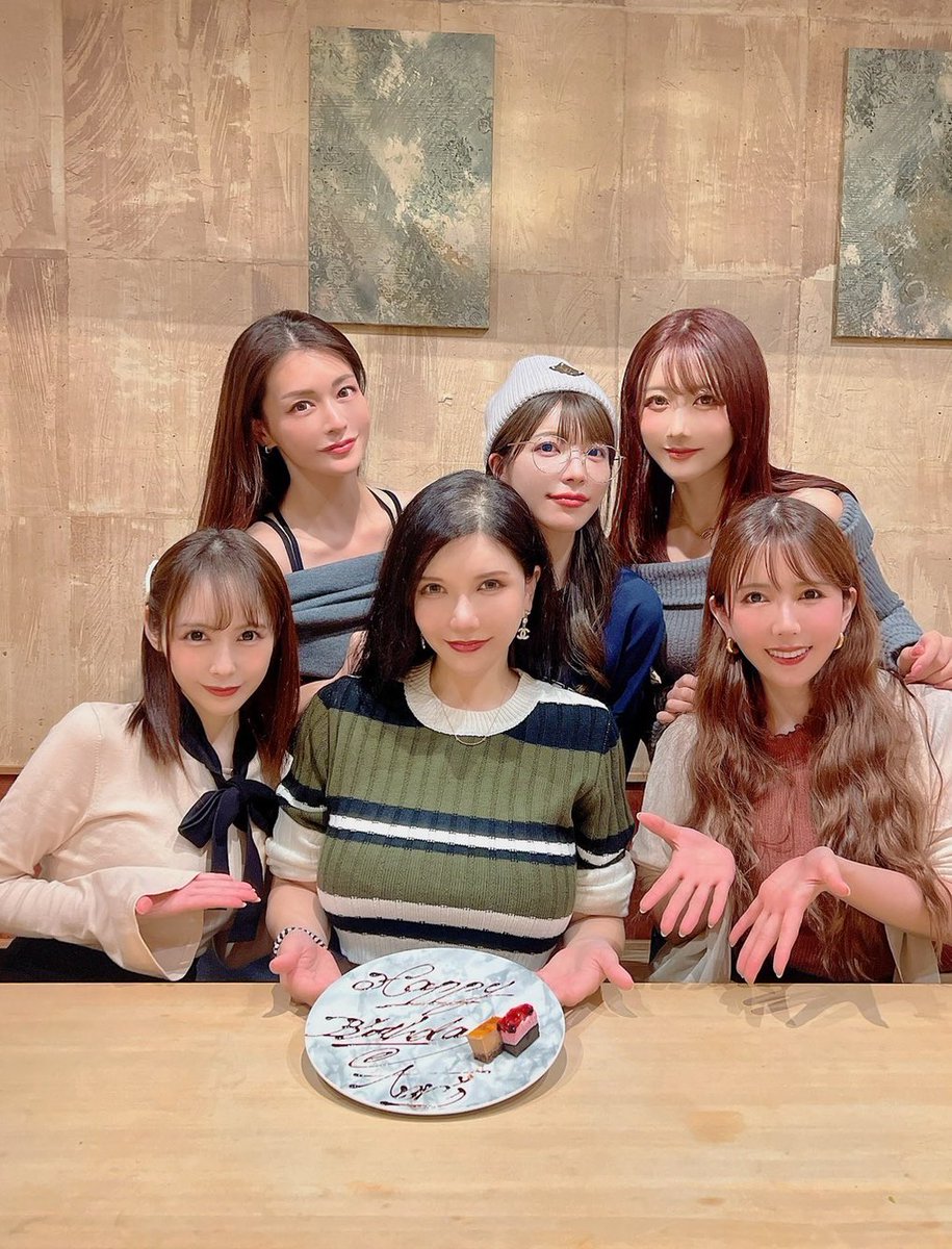 誕生日お祝いをいつメンがしてくれました☺️🍣✨
毎年毎年ありがとう❤️
このメンバーででしか出来ない爆笑話が最高に好きだよ❤️らぶ

@hibiki0221 
@hatano_yui 
@ai_uehara_ex 
@mary_tachibana 
＠rukaKANAE https://t.co/lY7szB3AWH