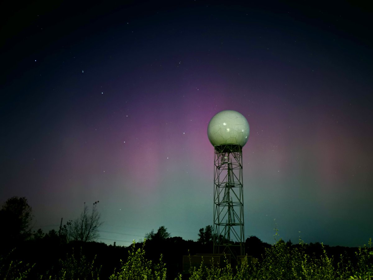 Here is our view of the aurora borealis (and Big Dipper) from around 8:20pm. #miwx
