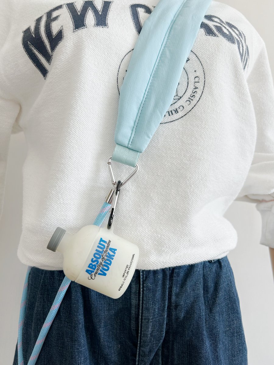 bungu_holic's tweet photo. 毎日使いたい！ふわふわもこもこのスマホショルダー☁️
肩に優しいので、長時間使っても疲れにくく、スマホがスルスル動くから、ストレスフリー！🥰
お洋服に合わせやすいパステルカラーで、今日のコーデをもっと可愛くしませんか？💜💚🩵

#iPhone16 #ストラップ #カスタマイズ #ファッションアイテム https://t.co/i3SF5D5O4X