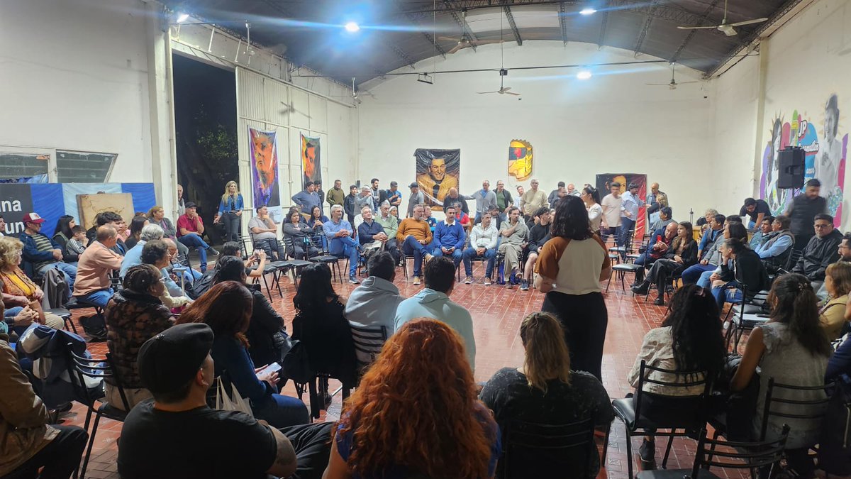 LlorensLuz's tweet photo. #Ahora "Encuentro Peronista por Guaymallén" 
Debatiendo el PJ que queremos 
- Recuperar el carácter movimientista
- Formación de Cuadros políticos 
-Cambiar formas de diálogo con los mendocinos 
- Poner en valor nuestra doctrina peronista 

#ListaDeUnidad https://t.co/XC9M2yxl1h