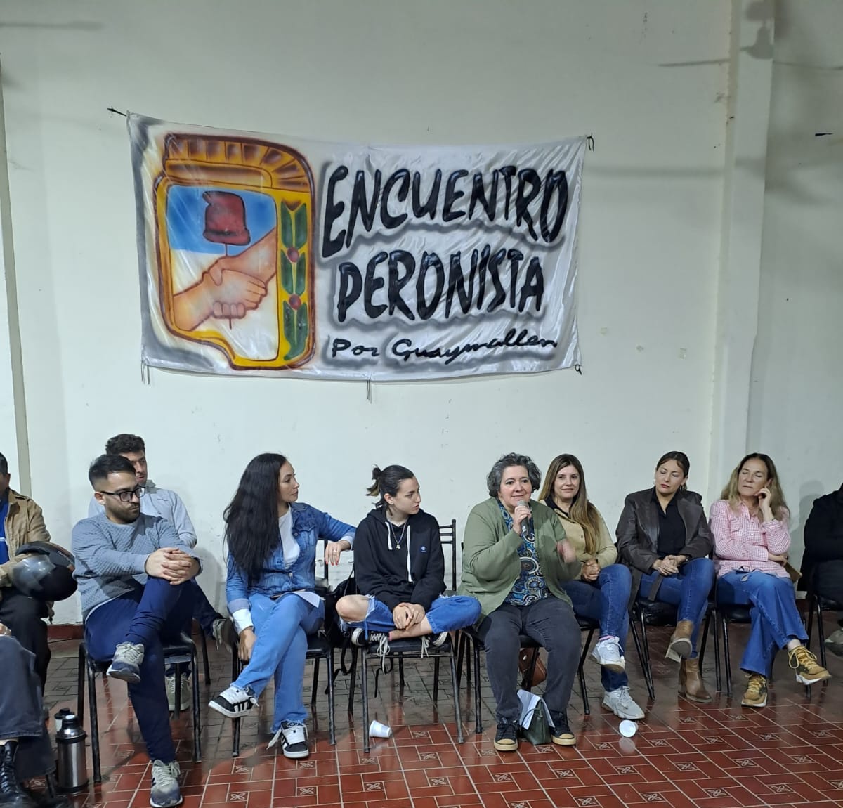 LlorensLuz's tweet photo. #Ahora "Encuentro Peronista por Guaymallén" 
Debatiendo el PJ que queremos 
- Recuperar el carácter movimientista
- Formación de Cuadros políticos 
-Cambiar formas de diálogo con los mendocinos 
- Poner en valor nuestra doctrina peronista 

#ListaDeUnidad https://t.co/XC9M2yxl1h