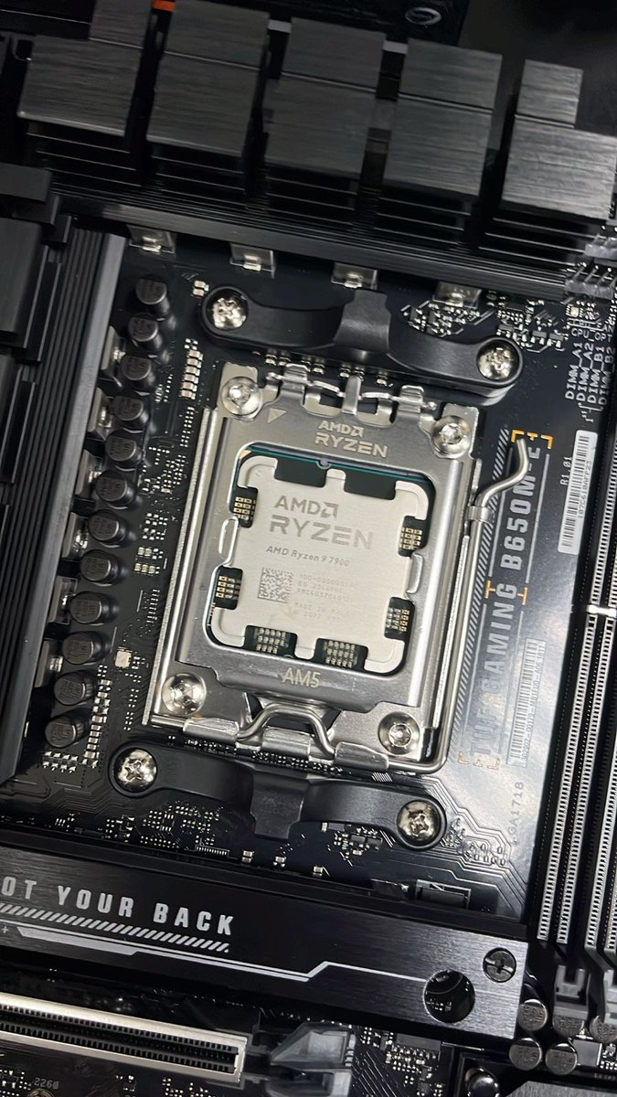 Conheça nossas soluções de servidores Bare Metal, equipados com processadores de última geração e memorias DDR5.
Servidores prepararados para receber seu servidor de jogos com a maior performance.