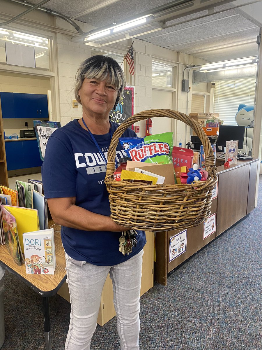 Sumner Elementary (@sumnerseahawks) on Twitter photo BIG thanks to Mrs. Reid for being an all star custodian. She is the key to the functioning of our school. <a href="/MrsHinton3/">Tiffany Hinton</a> <a href="/ShelenaChavis/">Shelena Chavis</a> BIG thanks to Mrs. Reid for being an all star custodian. She is the key to the functioning of our school. <a href="/MrsHinton3/">Tiffany Hinton</a> <a href="/ShelenaChavis/">Shelena Chavis</a>