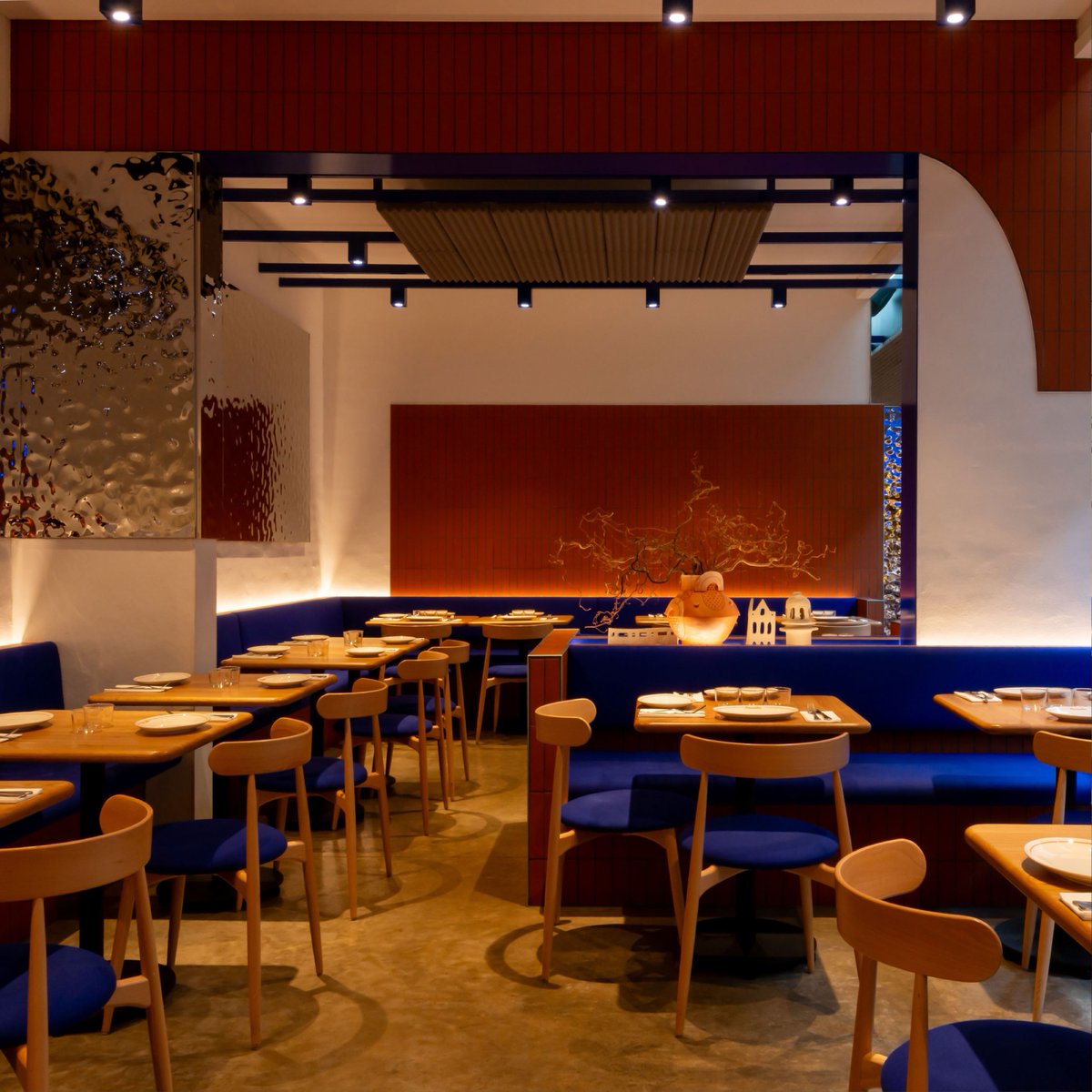 At Henrietta in Windsor materials of rippled stainless steel, terracotta and oak applied to walls, ceilings and floors create a warm welcoming environment whilst throwing light patterns and colour diffusions around the space depending on the time of day.