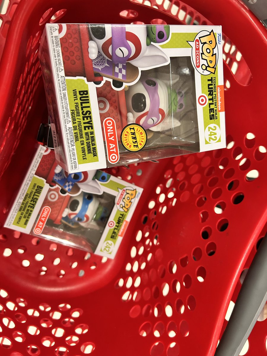 Cynthia49810055's tweet image. Was lucky enough to find the chase today. But noticed that the vendors now are stocking the pops. I asked and they said it’s a test run to have vendors stock the area. Very interested sticker on the bottom too. 
#funko #funkopop #funkobullseye @OriginalFunko
