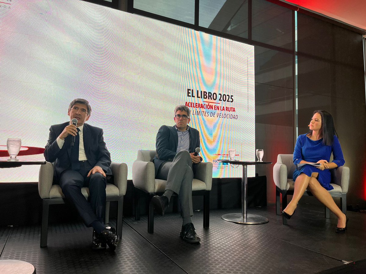 Nuestro VP Ejecutivo, Gustavo Ramírez, participó en el evento de <a href="/VisionDavi/">Visión Davivienda</a> El #Libro2025. Conoce lo más destacado de su intervención 👇