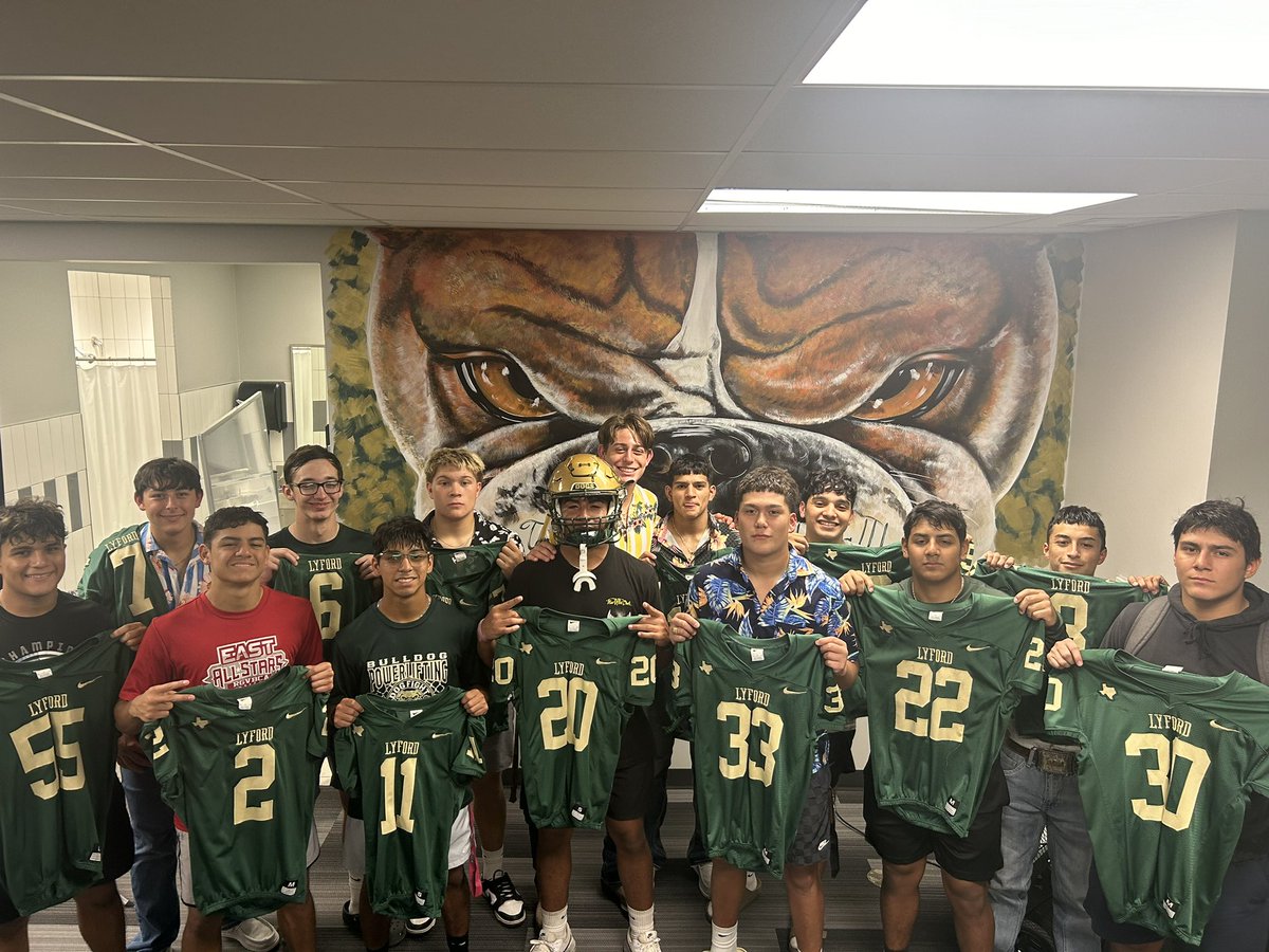 We’d like to extend our prayers and best wishes to SR. #20 Evan Cantu as he will be having surgery tomorrow! 

#dogfight