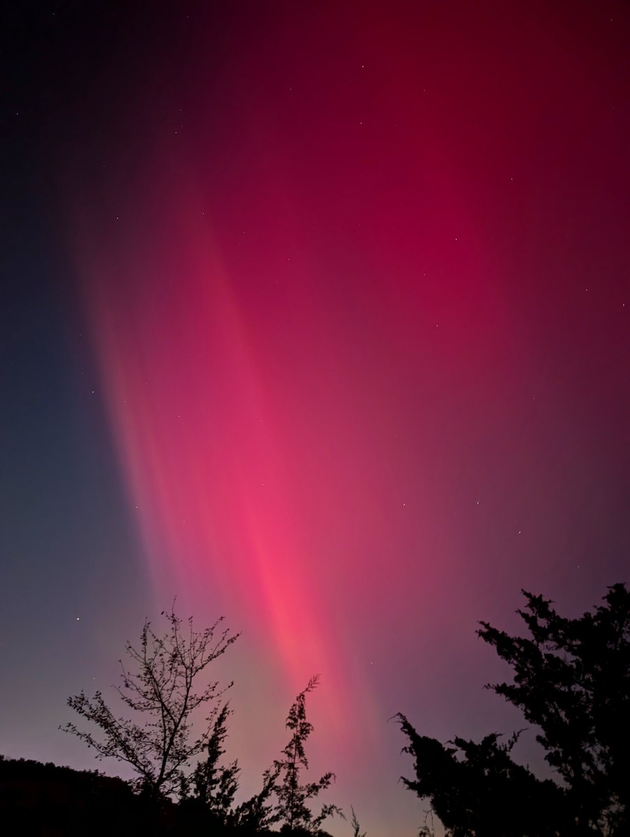Alan Barry (@alanpbarry) on Twitter photo One of the most amazing things I've seen. The colours and pillars of light just floating across the sky, visible to the naked eye. Wow! #AuroraBorealis 
📍Brewster, NY 🇺🇸 One of the most amazing things I've seen. The colours and pillars of light just floating across the sky, visible to the naked eye. Wow! #AuroraBorealis 
📍Brewster, NY 🇺🇸