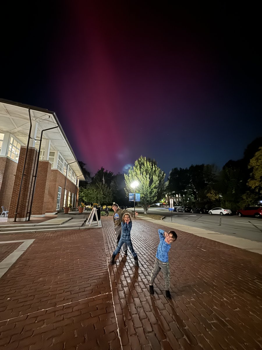 home_zat's tweet photo. Getting to see the magnificent #Auroraborealis in #Boston was magical! My kids were over the moon! Head over to my Instagram to learn more about the science 😍 #makingstemaccessible https://t.co/TnrsPjRsaw