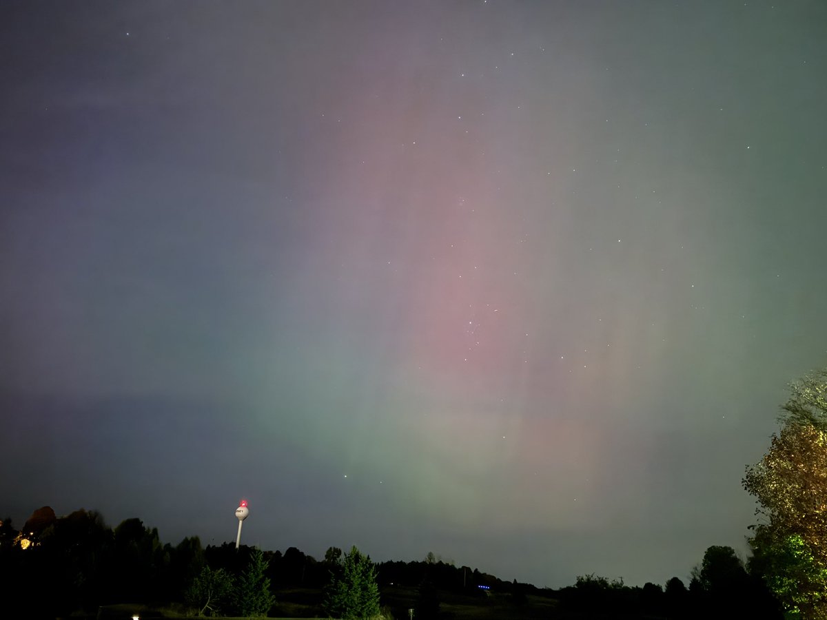 Durki_Durkastan's tweet photo. Pastel northern lights 
#NorthernLights
#Auroraborealis 
#YooperLife https://t.co/hTrQrtTOs6