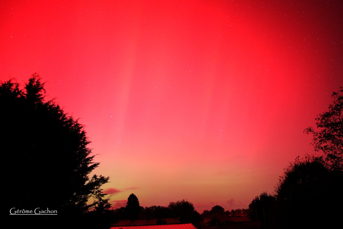🌌[AURORE BORÉALE SUR LA VENDÉE ET SUR L'ENSEMBLE DE LA FRANCE CE JEUDI SOIR ET NUIT DE JEUDI À VENDREDI, AVEC UNE TEMPÊTE GÉOMAGNÉTIQUE SÉVÈRE QUI À ATEINT ET LÉGÈREMENT DEPASSER LE NIVEAU KP8]🌌
#auroresboréales 
#auroreboreale
<a href="/BFMTV/">BFM</a> 
<a href="/TF1Info/">TF1Info</a> 
<a href="/OuestFrance85/">Ouest-France 85</a> 
<a href="/lessables/">Les Sables d'Olonne</a>