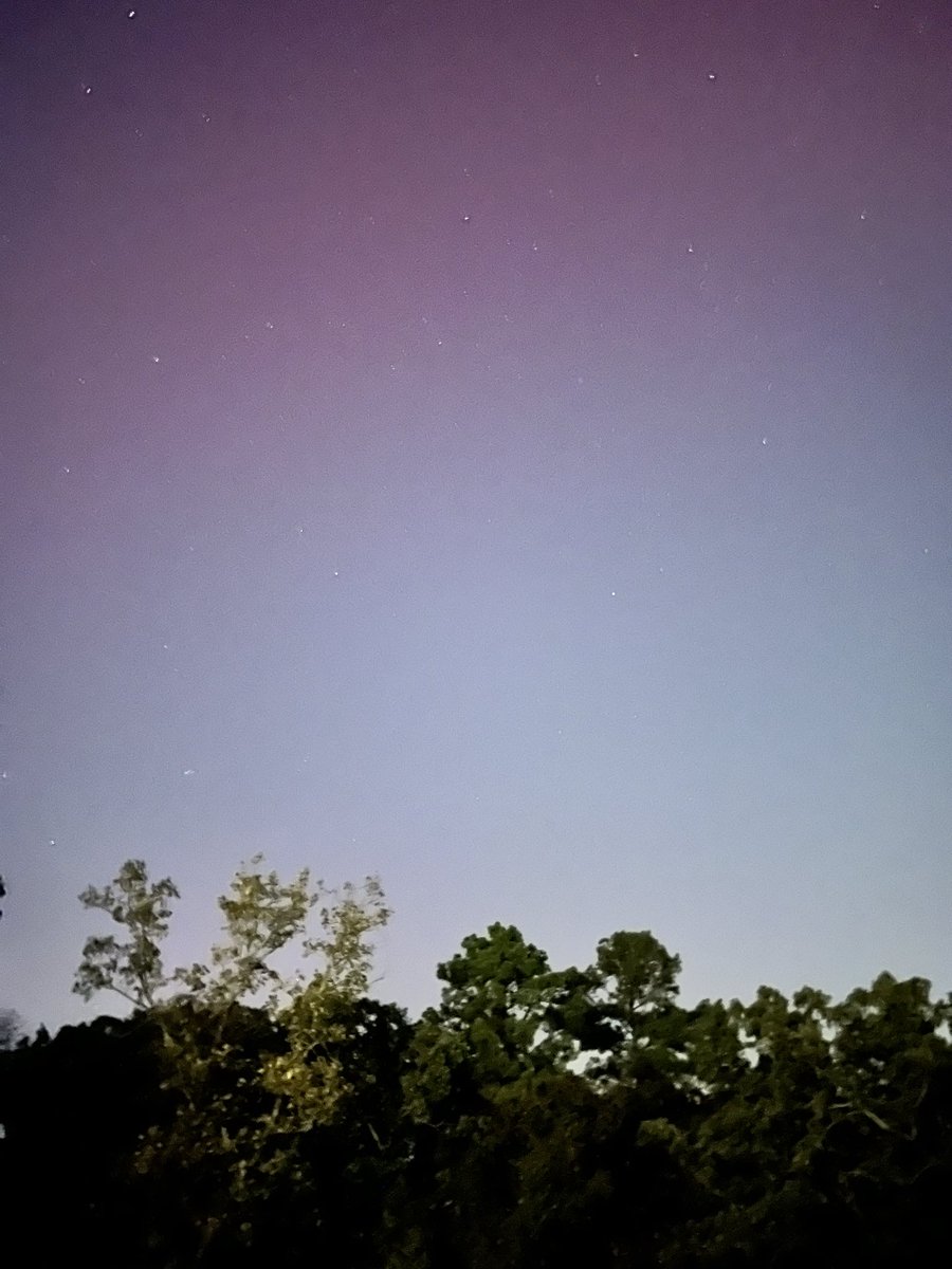 DeeBabyRay's tweet photo. Northern Lights from West Little Rock! @ToddYakoubian ay https://t.co/HdHft9lQqT