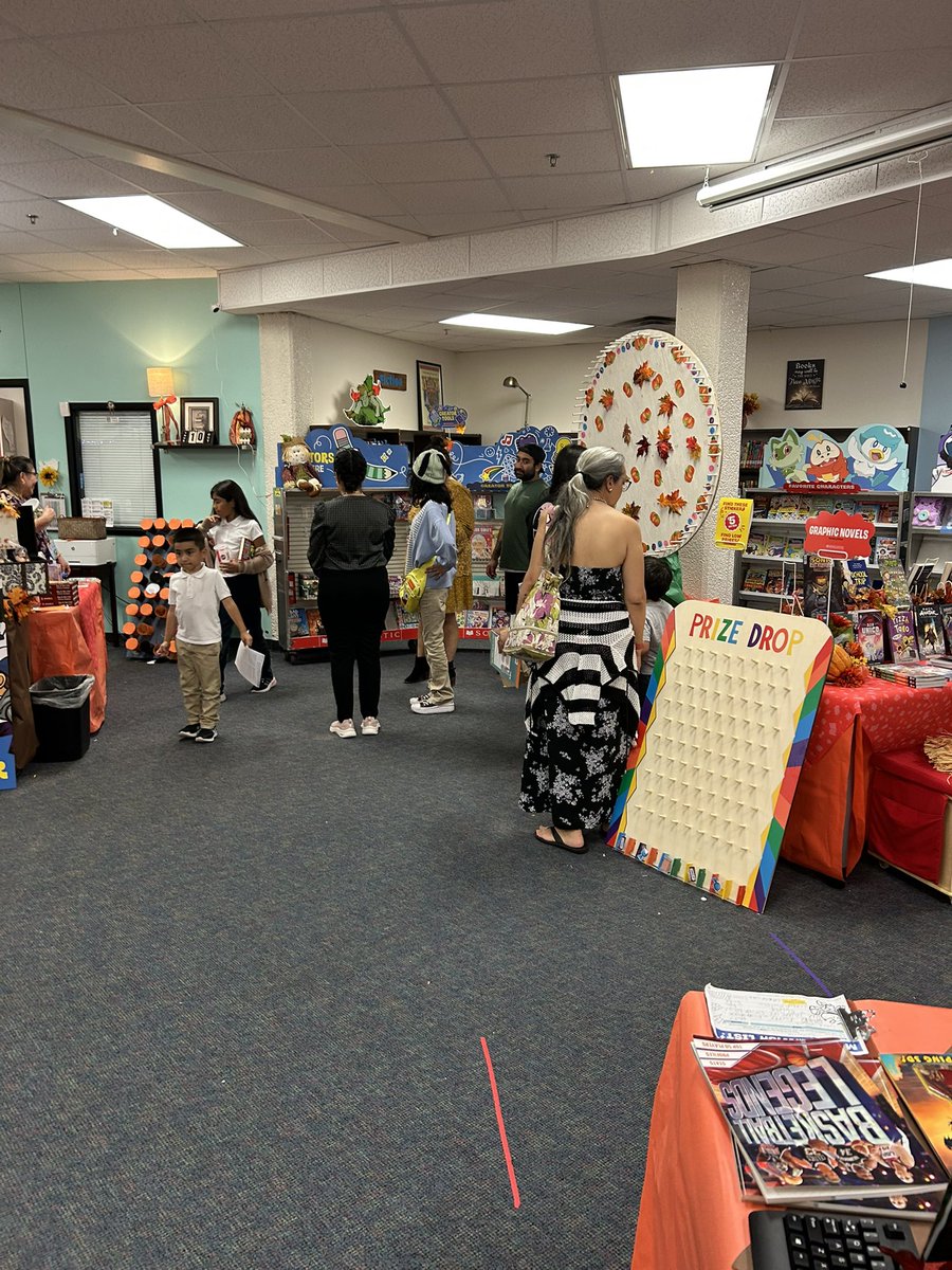 BadosCeci's tweet photo. Book Fair was a huge success!! Thank you Mrs. Hare for making it a great experience for  our students and families!!❤️ @Freeman_Hawks @sharainfallad @c_saucedo007 @DelunaBriones @FDHilliard @ms_trochez @Mickey16150528 @mirandaisaura @gisdnews https://t.co/TjmyjBt6Y1