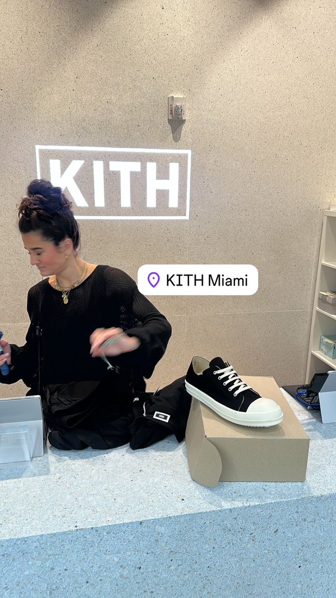_moneyjames's tweet photo. #KITH https://t.co/LeRgDsxp9X
