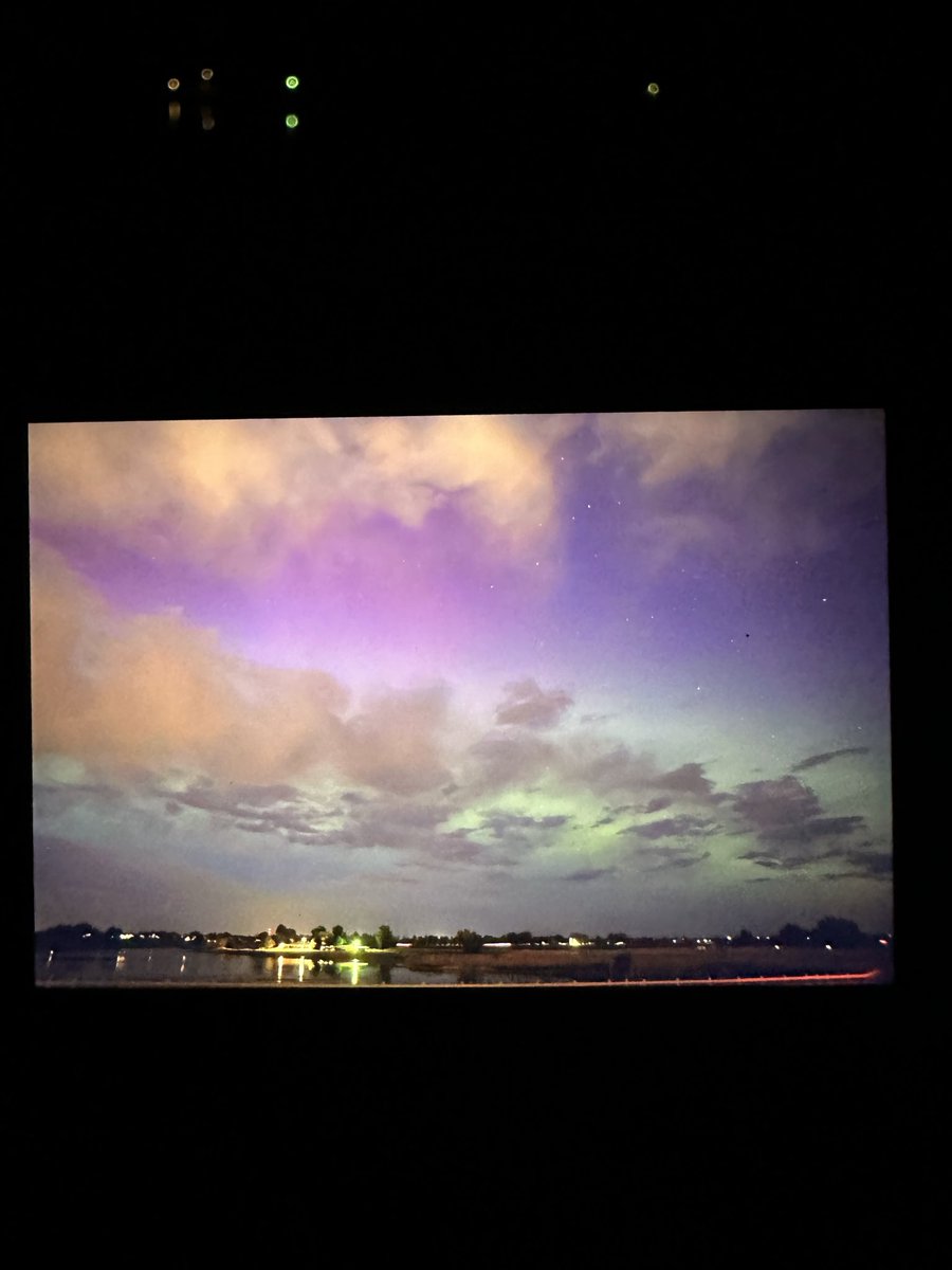 darkglassphoto's tweet photo. Slight reds showing up above the clouds in Timnath (back of the camera) #cowx #Colorado #timnath #aurora https://t.co/p7xv96WMmR