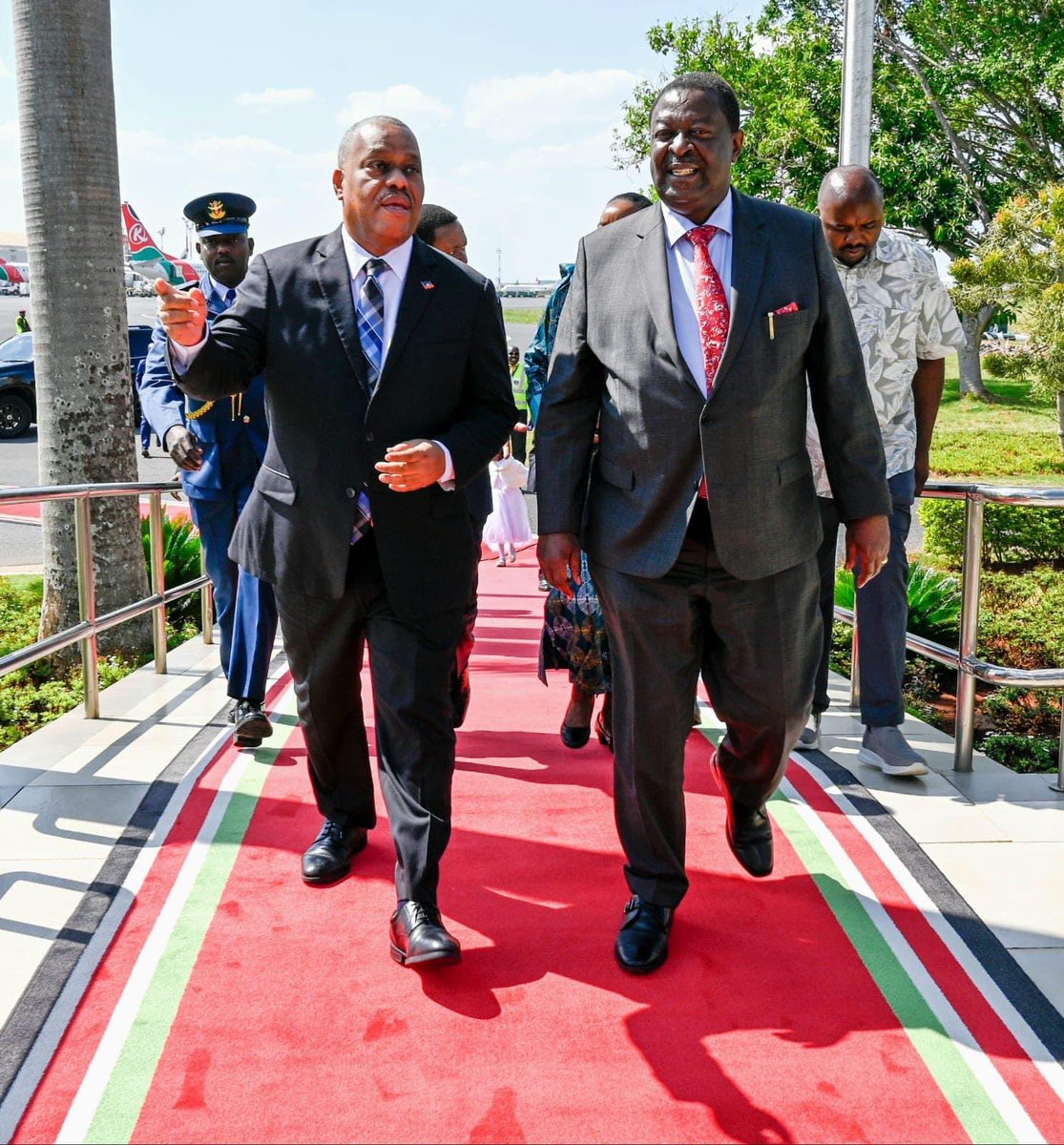 Primature de la République d’Haïti (@primatureht) on Twitter photo Le Premier ministre, Dr <a href="/ConilleGarry/">Garry Conille</a>, est arrivé au Kenya, dans le cadre de sa mission officielle. Le Chef du gouvernement s’entretiendra avec les autorités kényanes sur le processus de déploiement des prochains contingents de policiers qui doivent venir renforcer les troupes Le Premier ministre, Dr <a href="/ConilleGarry/">Garry Conille</a>, est arrivé au Kenya, dans le cadre de sa mission officielle. Le Chef du gouvernement s’entretiendra avec les autorités kényanes sur le processus de déploiement des prochains contingents de policiers qui doivent venir renforcer les troupes