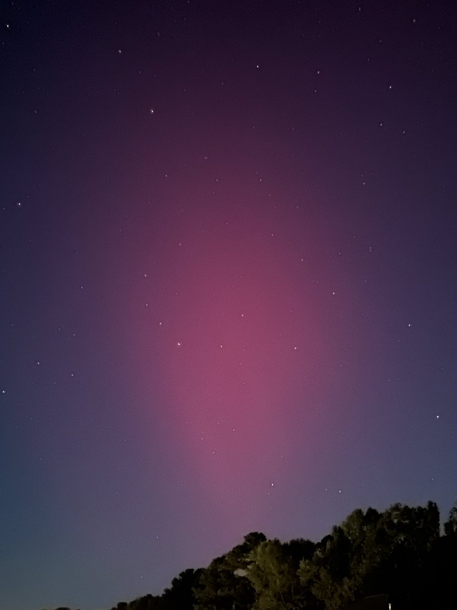 CJMfromOH's tweet photo. Is this for real???  The Midlands of SC getting the Northern Lights??  🤯🤯 https://t.co/GF5fxObUmm