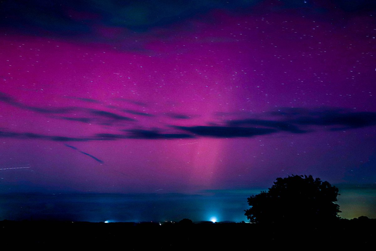 Nuit magnifique sous les #auroresboreales au sud de #bordeaux 😍

Plus de 📸 ici : instagram.com/p/DA9vXtBiGNB/
 
<a href="/EricLagadec/">Eric Lagadec✨🌍</a>